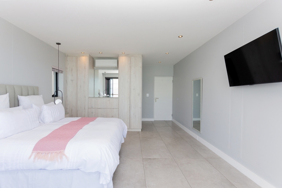 7 Bedroom Property for Sale in Calypso Beach Western Cape
